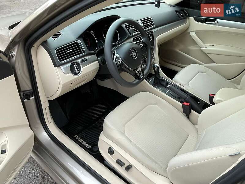 Седан Volkswagen Passat 2017 в Киеве