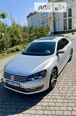 Седан Volkswagen Passat 2012 в Івано-Франківську