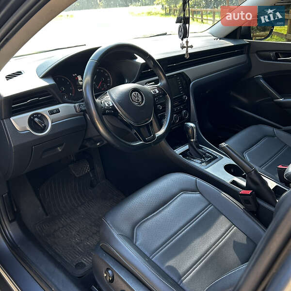 Седан Volkswagen Passat 2020 в Жовкве