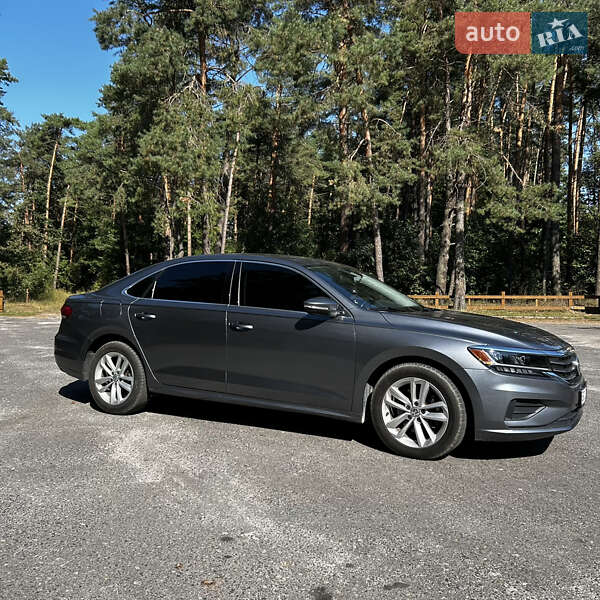 Седан Volkswagen Passat 2020 в Жовкве