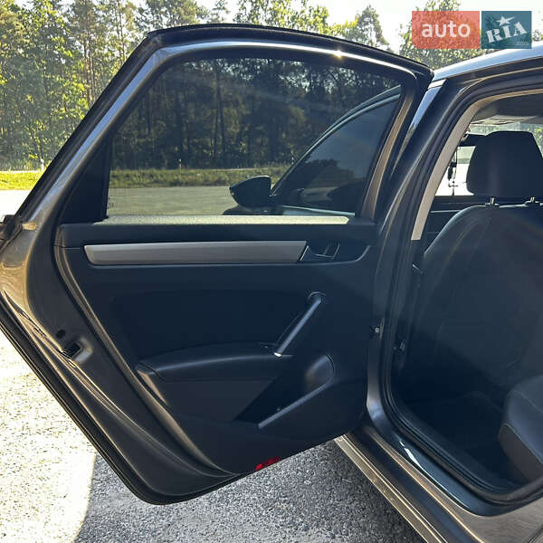 Седан Volkswagen Passat 2020 в Жовкве