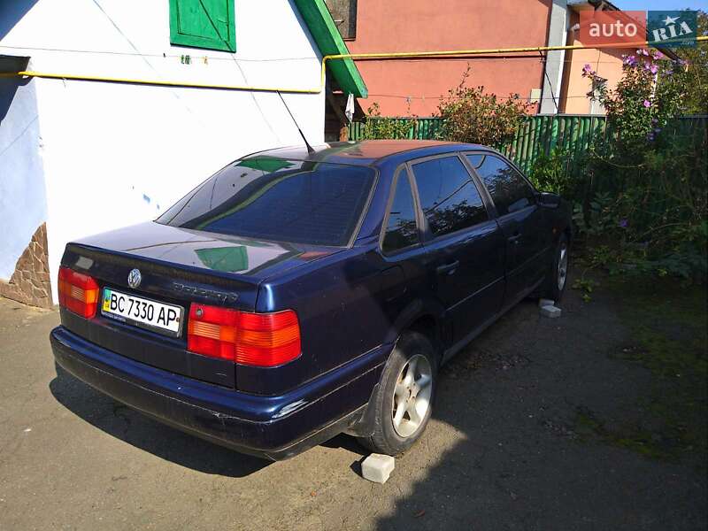 Седан Volkswagen Passat 1994 в Львове