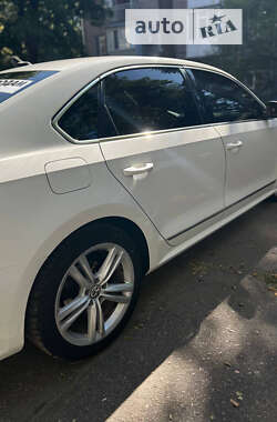 Седан Volkswagen Passat 2012 в Запорожье