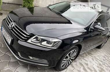 Універсал Volkswagen Passat 2012 в Ужгороді