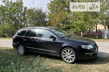 Універсал Volkswagen Passat 2010 в Житомирі