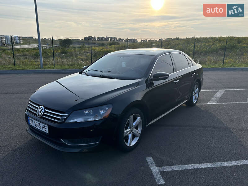 Седан Volkswagen Passat 2012 в Ровно