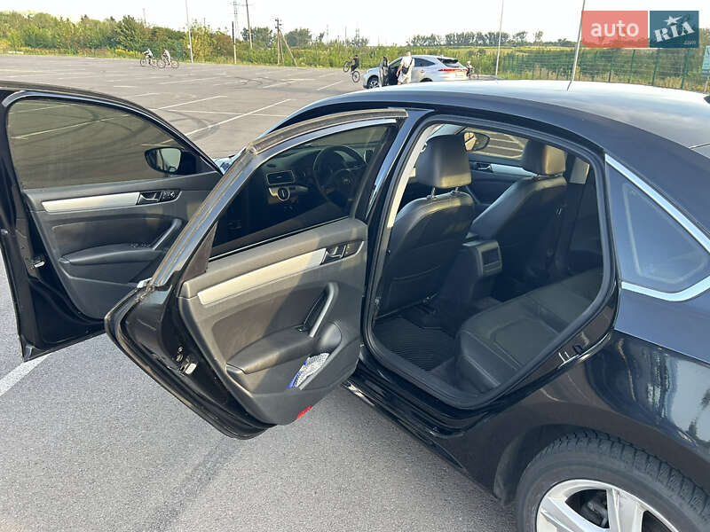 Седан Volkswagen Passat 2012 в Ровно