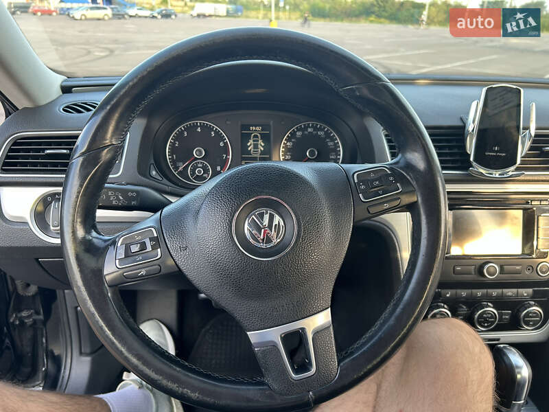 Седан Volkswagen Passat 2012 в Ровно