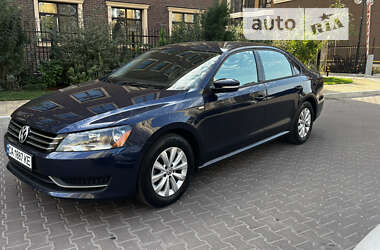 Седан Volkswagen Passat 2014 в Киеве