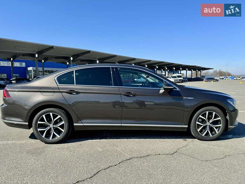 Седан Volkswagen Passat 2017 в Киеве