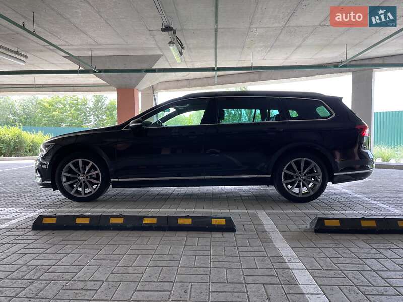 Универсал Volkswagen Passat 2018 в Киеве