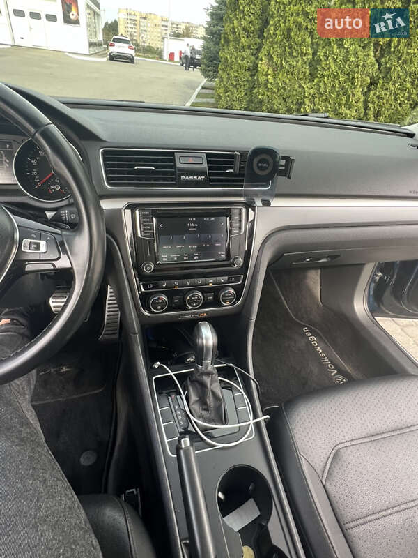 Седан Volkswagen Passat 2018 в Мостиске
