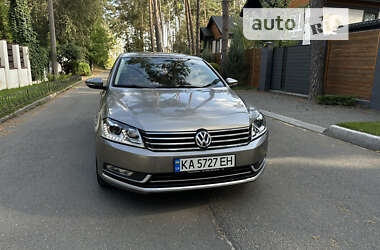 Седан Volkswagen Passat 2012 в Ирпене