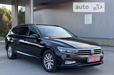 Универсал Volkswagen Passat 2020 в Киеве