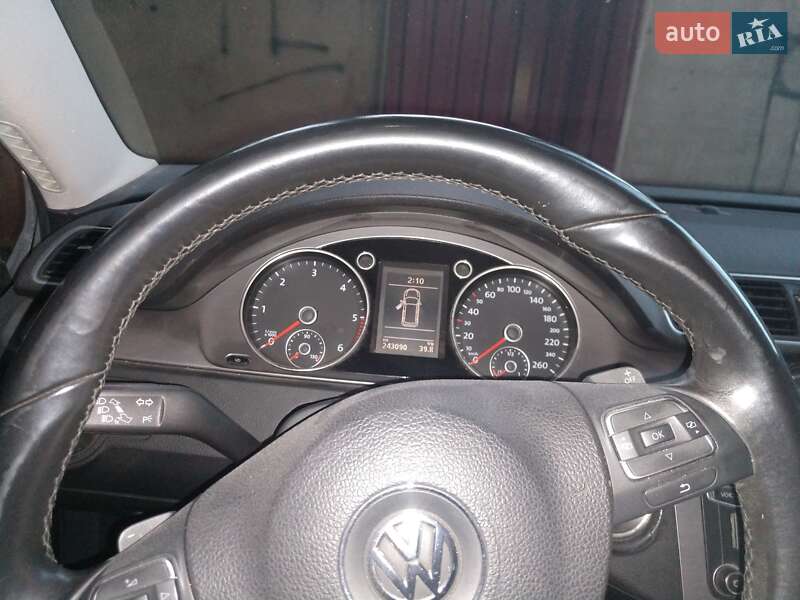 Універсал Volkswagen Passat 2012 в Києві