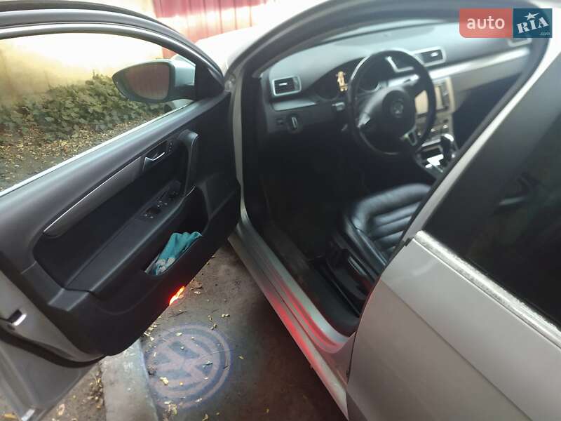 Універсал Volkswagen Passat 2012 в Києві