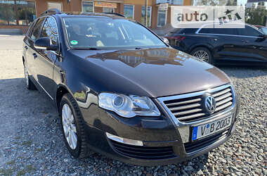 Универсал Volkswagen Passat 2009 в Староконстантинове