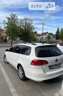 Універсал Volkswagen Passat 2011 в Рівному