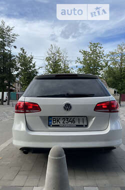 Універсал Volkswagen Passat 2011 в Рівному