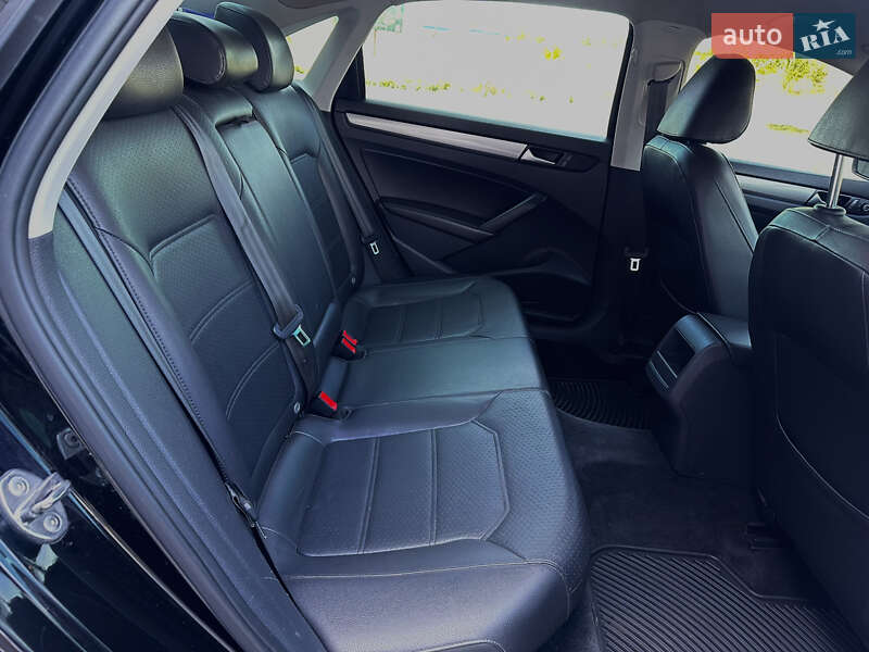Седан Volkswagen Passat 2015 в Николаеве