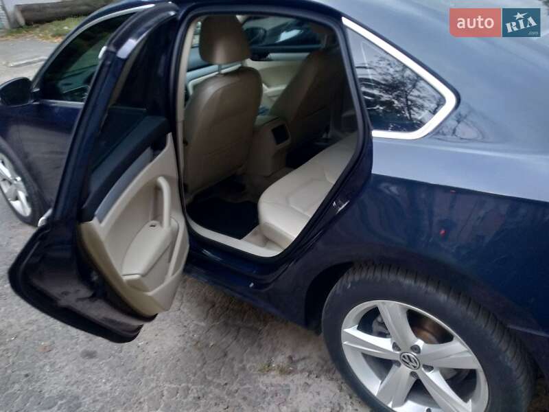 Седан Volkswagen Passat 2013 в Львове