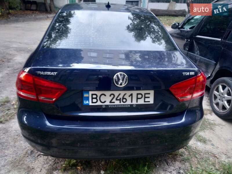 Седан Volkswagen Passat 2013 в Львове