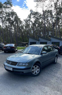 Седан Volkswagen Passat 1997 в Голобах