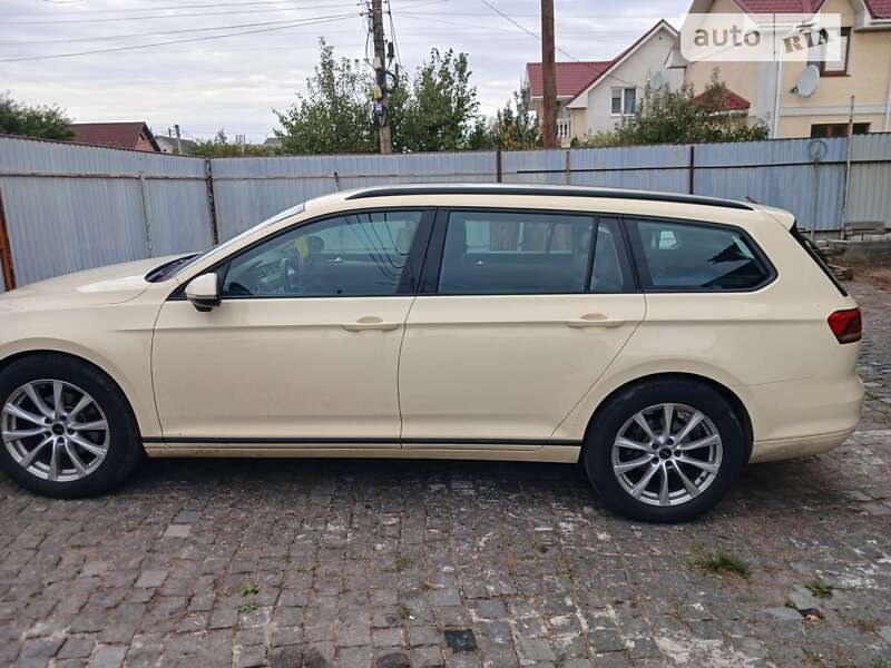 Универсал Volkswagen Passat 2017 в Житомире