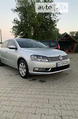 Седан Volkswagen Passat 2012 в Ужгороді