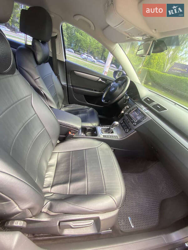 Седан Volkswagen Passat 2011 в Запорожье