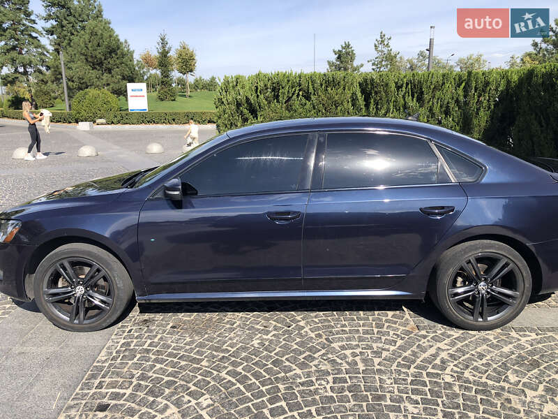 Седан Volkswagen Passat 2013 в Днепре