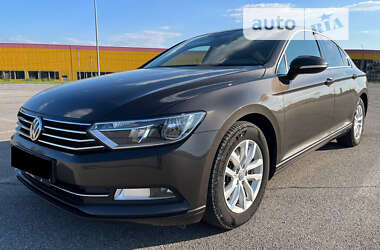 Седан Volkswagen Passat 2014 в Чернівцях