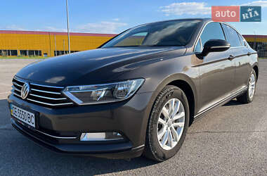 Седан Volkswagen Passat 2014 в Чернівцях