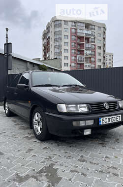 Седан Volkswagen Passat 1994 в Львові