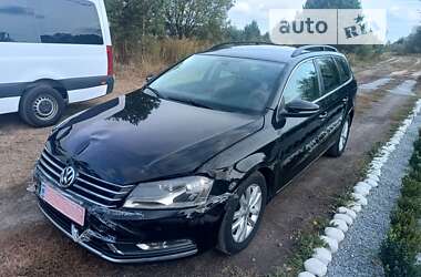 Універсал Volkswagen Passat 2012 в Житомирі