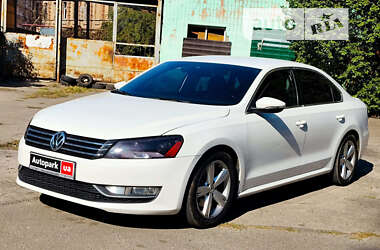 Седан Volkswagen Passat 2011 в Харкові