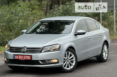 Седан Volkswagen Passat 2011 в Луцьку