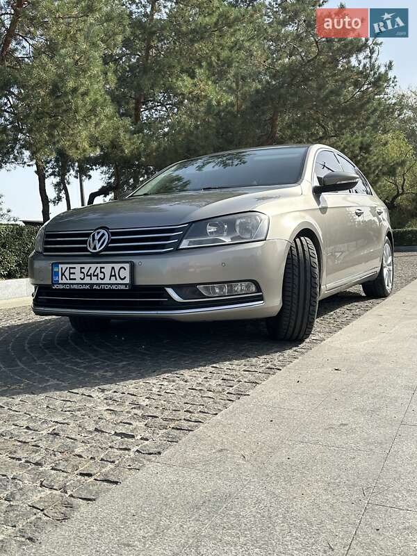 Седан Volkswagen Passat 2013 в Дніпрі