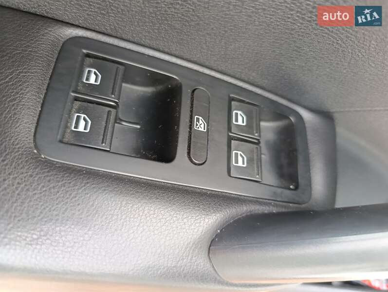 Седан Volkswagen Passat 2013 в Кременчуці