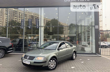 Седан Volkswagen Passat 2003 в Одессе