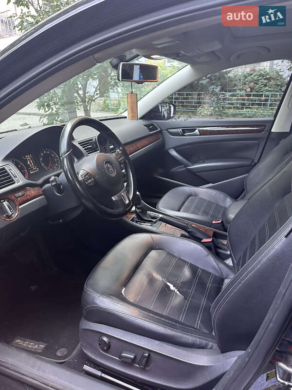 Седан Volkswagen Passat 2012 в Львові