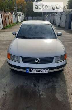 Седан Volkswagen Passat 1997 в Львове