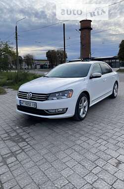 Седан Volkswagen Passat 2014 в Івано-Франківську