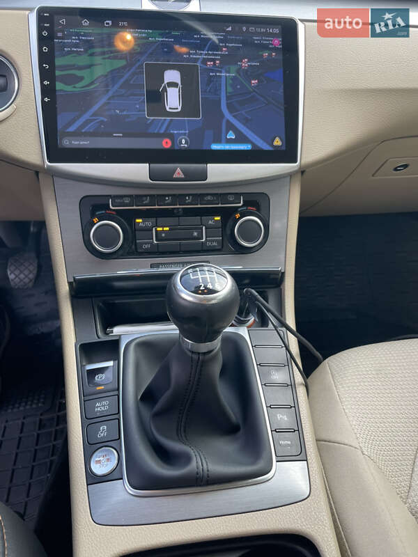 Універсал Volkswagen Passat 2011 в Києві