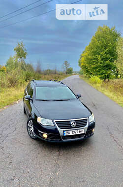 Универсал Volkswagen Passat 2009 в Рокитном