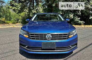 Седан Volkswagen Passat 2016 в Луцке