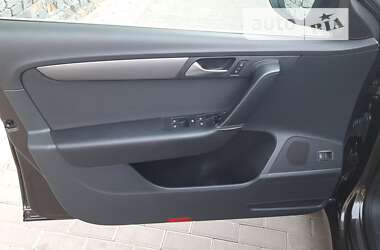 Універсал Volkswagen Passat 2013 в 