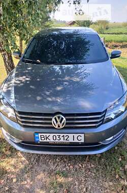 Седан Volkswagen Passat 2012 в Рівному