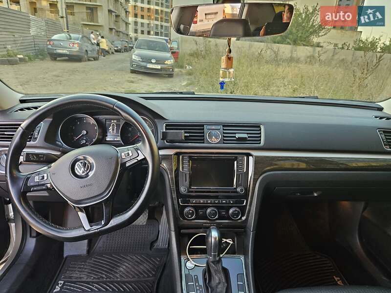 Седан Volkswagen Passat 2015 в Одессе