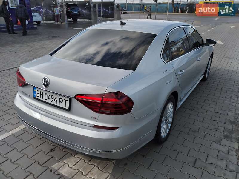 Седан Volkswagen Passat 2015 в Одессе